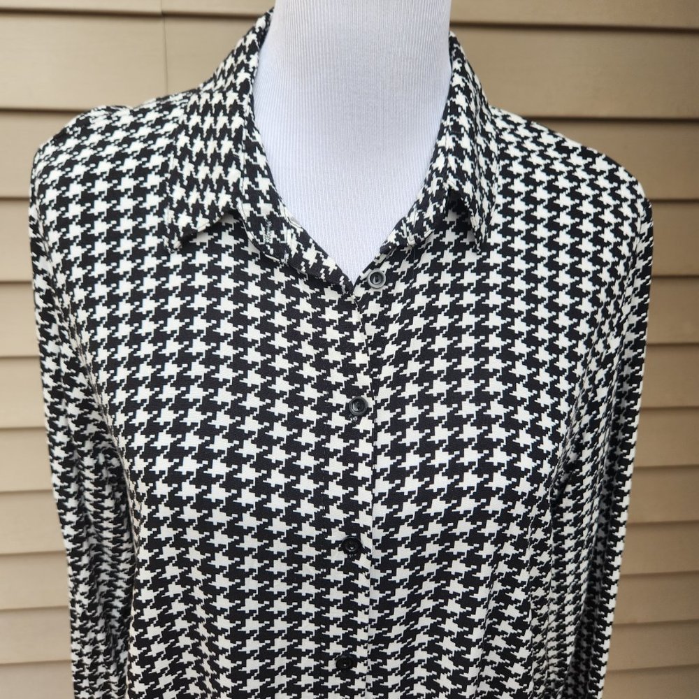 Big Dart Houndstooth Print Button-Up Blouse Black… - image 4